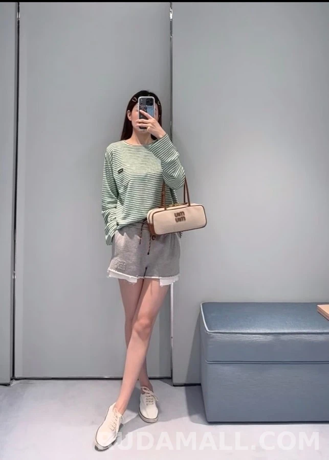 미우미우 미우미우 배색 스트라이프 로고 긴팔 티셔츠 상세 이미지