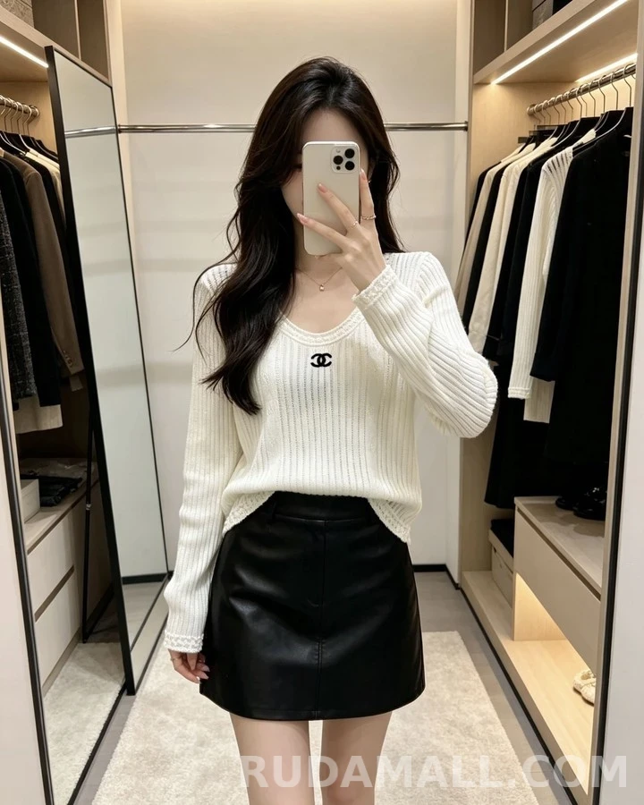 샤넬 샤넬 U넥 리브드 로고 긴팔 티셔츠 상세 이미지