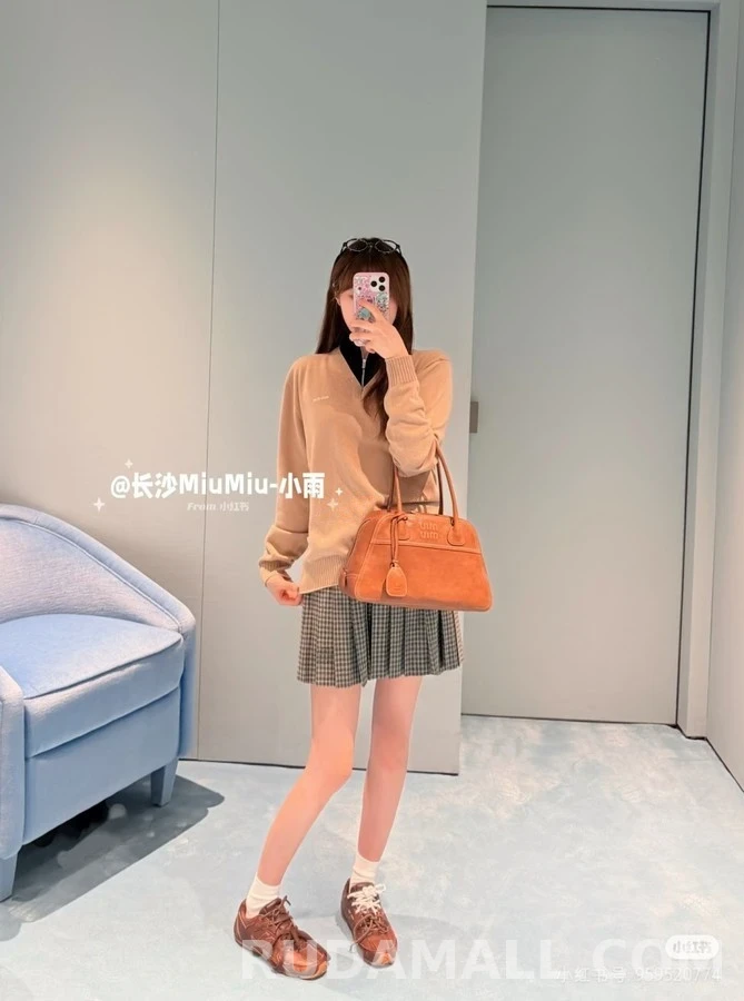 미우미우 미우미우 레이어드 반집업 브이넥 니트 상세 이미지
