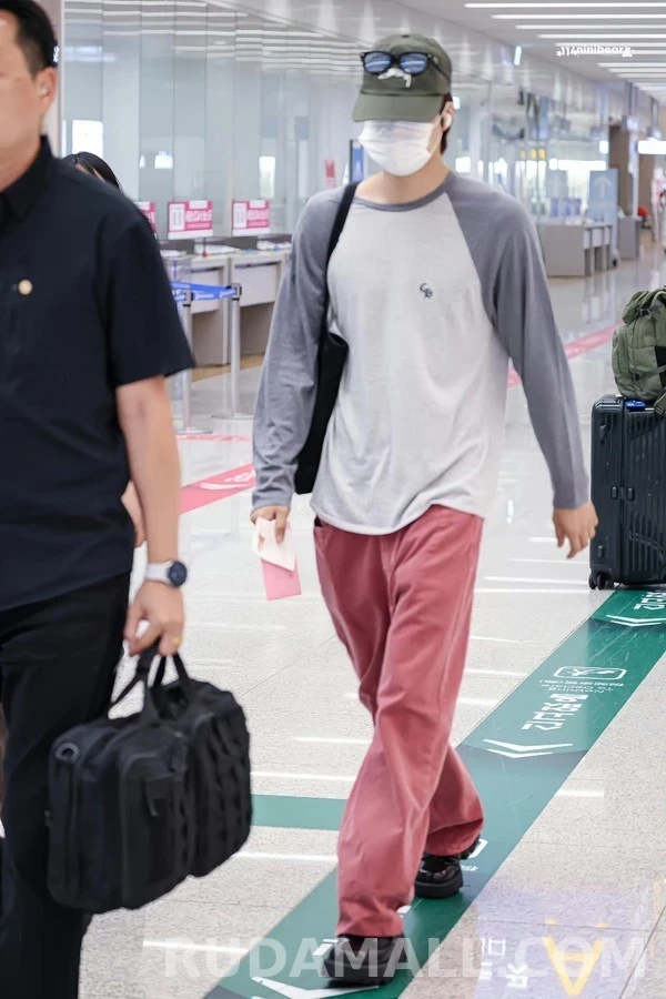 크롬하츠 크롬하츠 크로스 래글런 긴팔 티셔츠 상세 이미지