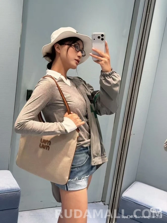 미우미우 미우미우 배색 카라 긴팔 티셔츠 상세 이미지