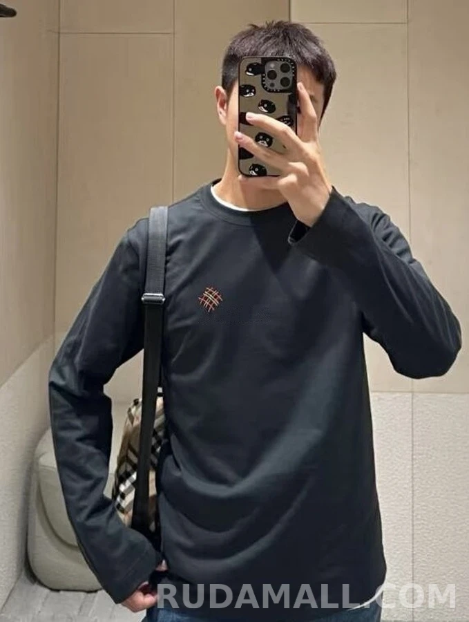 버버리 버버리 자수 레터링 로고 긴팔 티셔츠 상세 이미지