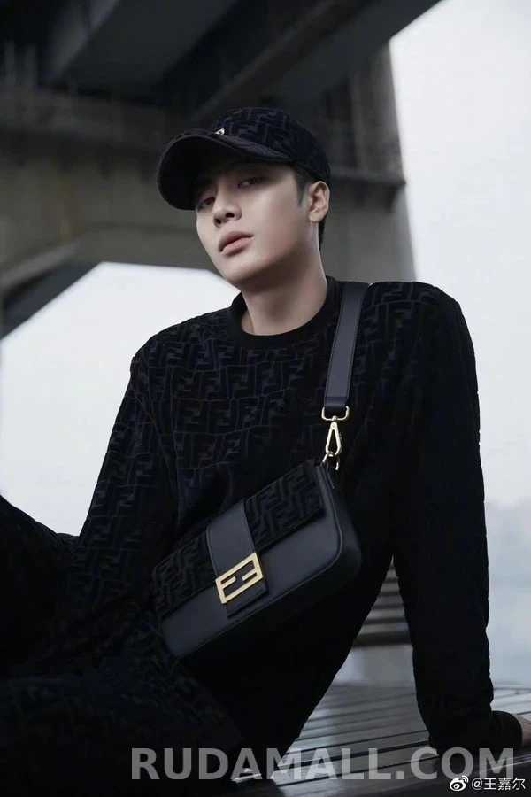 펜디 펜디 플로킹 맨투맨 상세 이미지