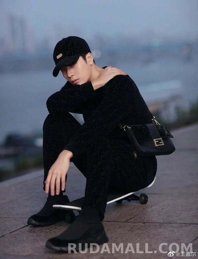 펜디 펜디 플로킹 맨투맨 상세 이미지