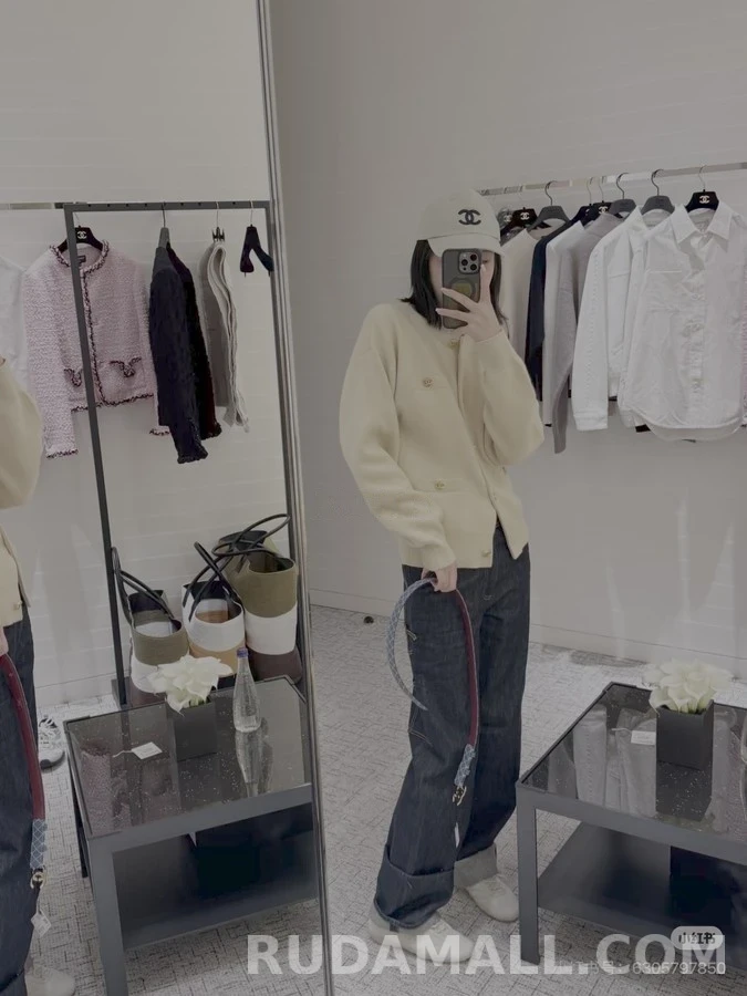 샤넬 샤넬 금장 포켓 라운드넥 가디건 상세 이미지