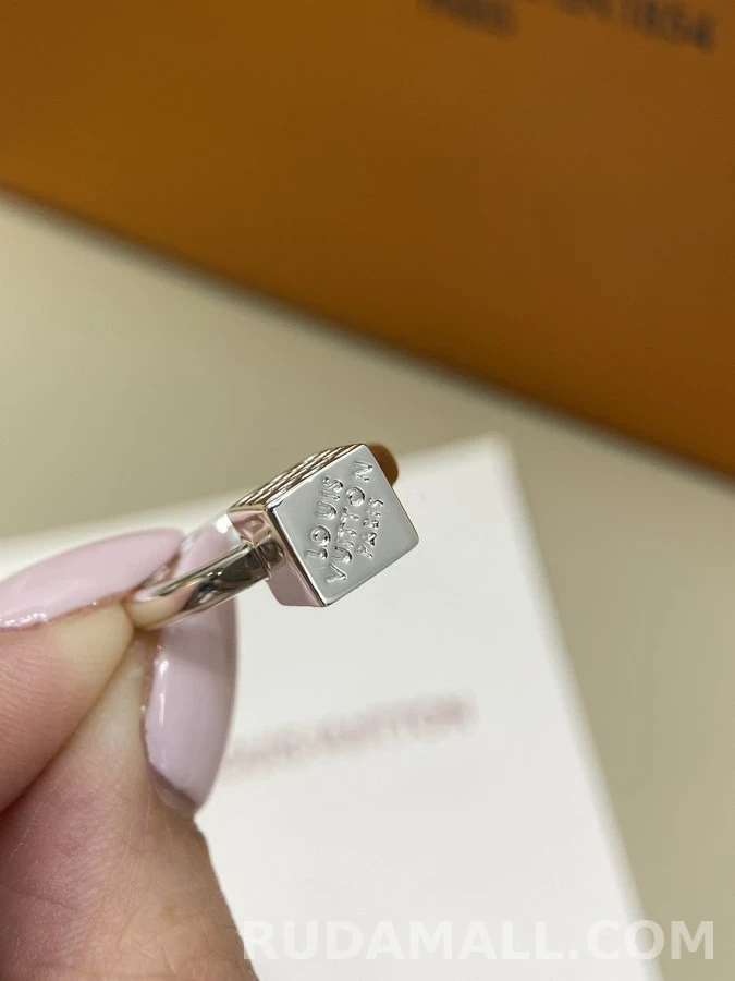 루이비통 루이비통 스퀘어 로고 반지 상세 이미지