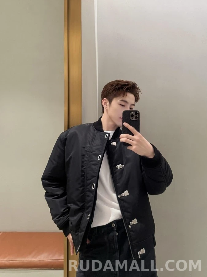 로에베 로에베 훅 잠금 봄버 패딩 상세 이미지