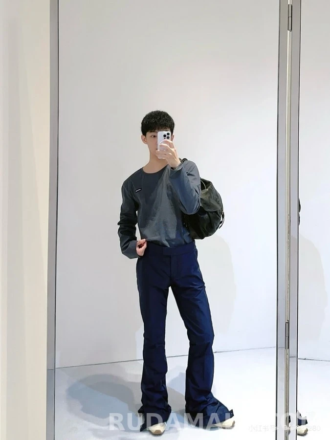 미우미우 미우미우 로고 U넥 긴팔 티셔츠 상세 이미지