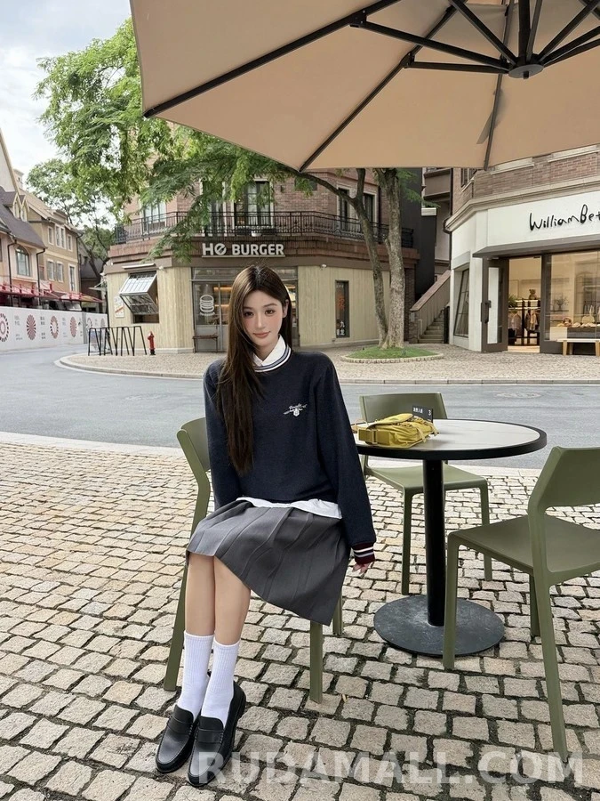 프라다 프라다 로고 스트라이프 맨투맨 상세 이미지