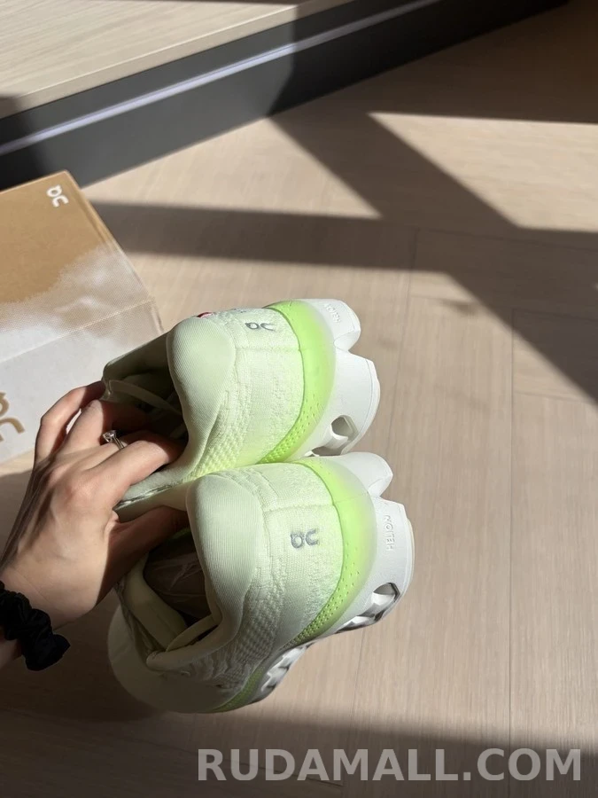 젠틀 몬스터 젠틀몬스터 클라우드서퍼 런닝화 상세 이미지