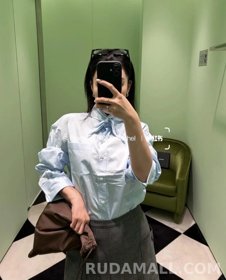 프라다 프라다 타이넥 자수 로고 셔츠 상세 이미지