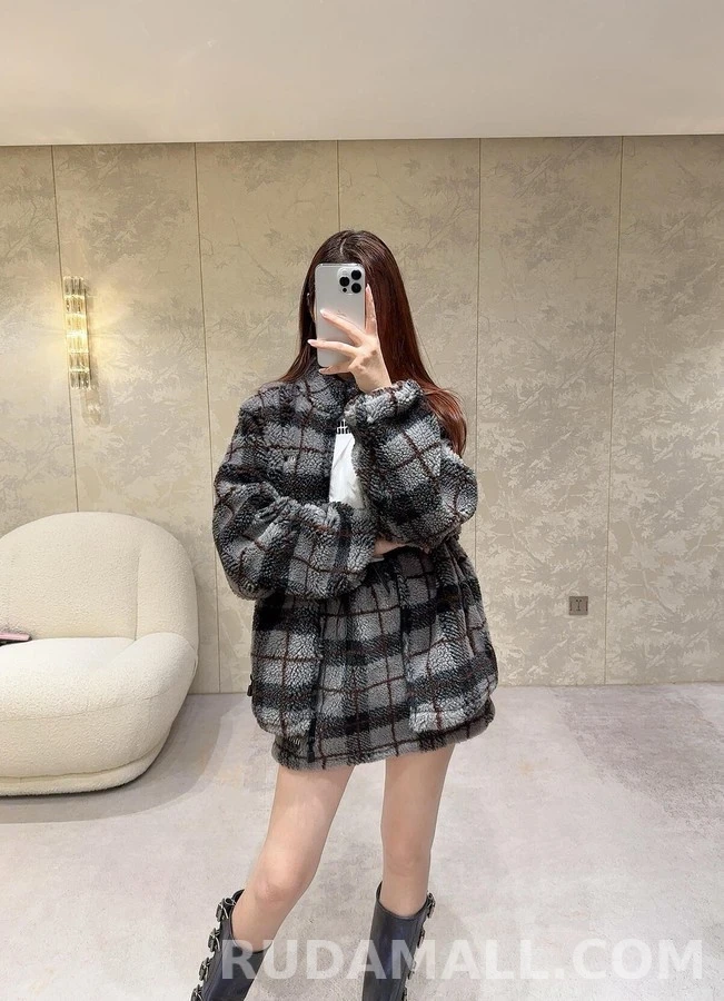 미우미우 미우미우 체크 로고 플리스 자켓 상세 이미지