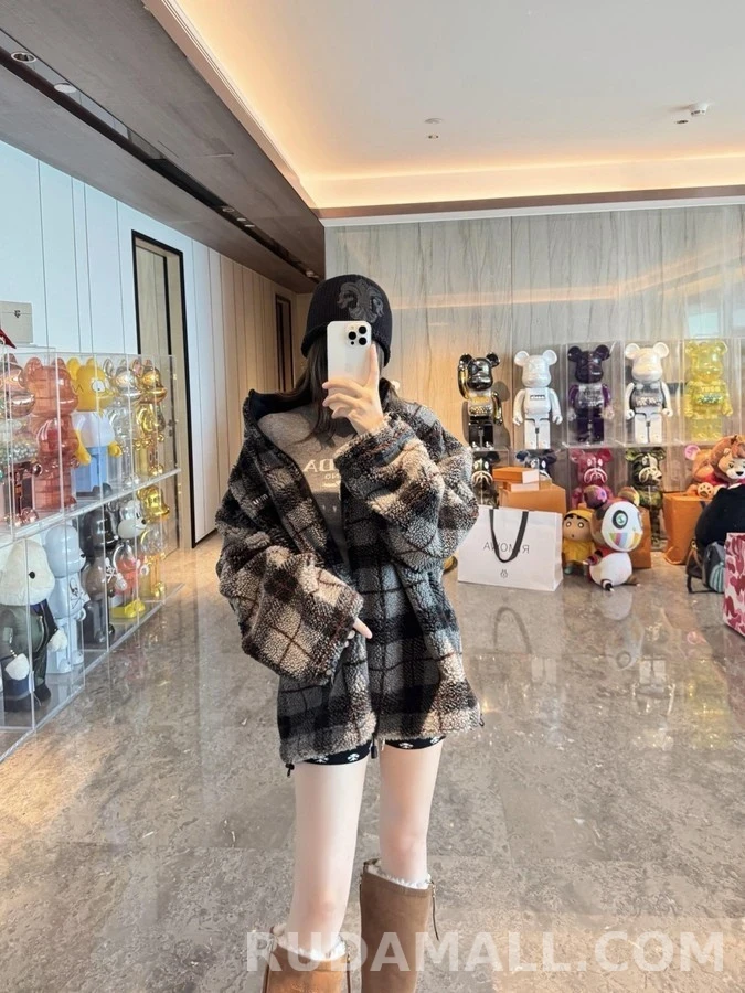 미우미우 미우미우 체크 로고 플리스 자켓 상세 이미지