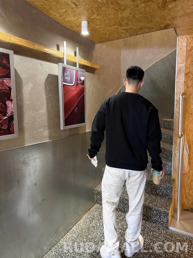 발렌티노 발렌티노 VGOLD 디테일 맨투맨 상세 이미지