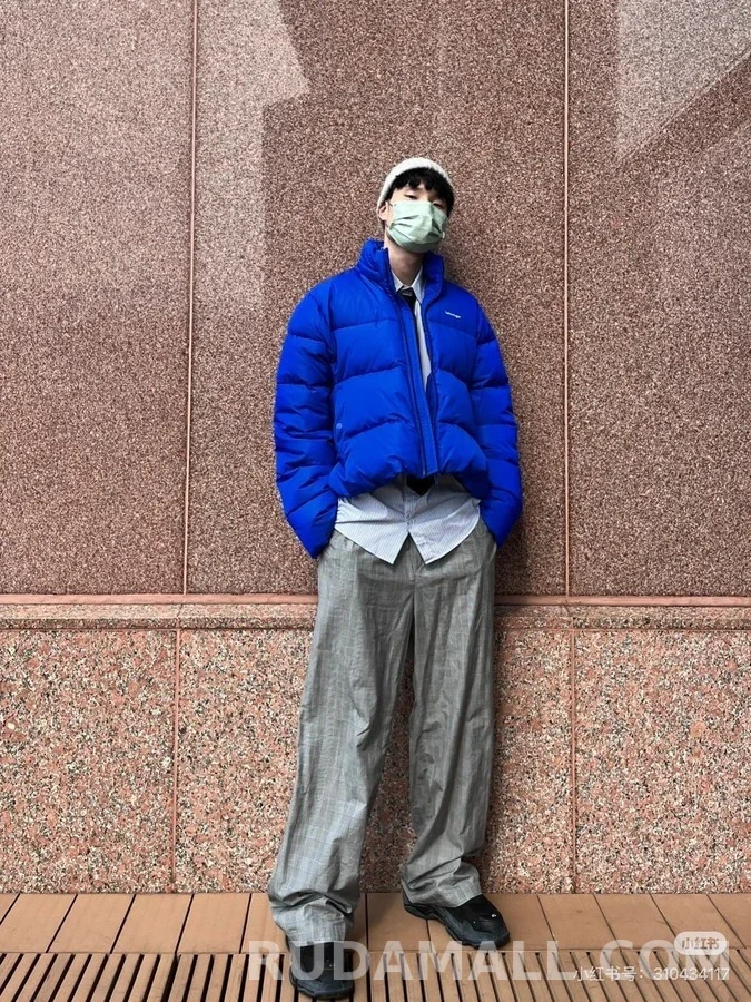 발렌시아가 발렌시아가 언밸런스 패딩 상세 이미지