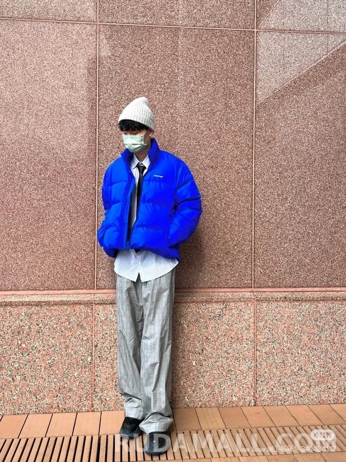 발렌시아가 발렌시아가 언밸런스 패딩 상세 이미지