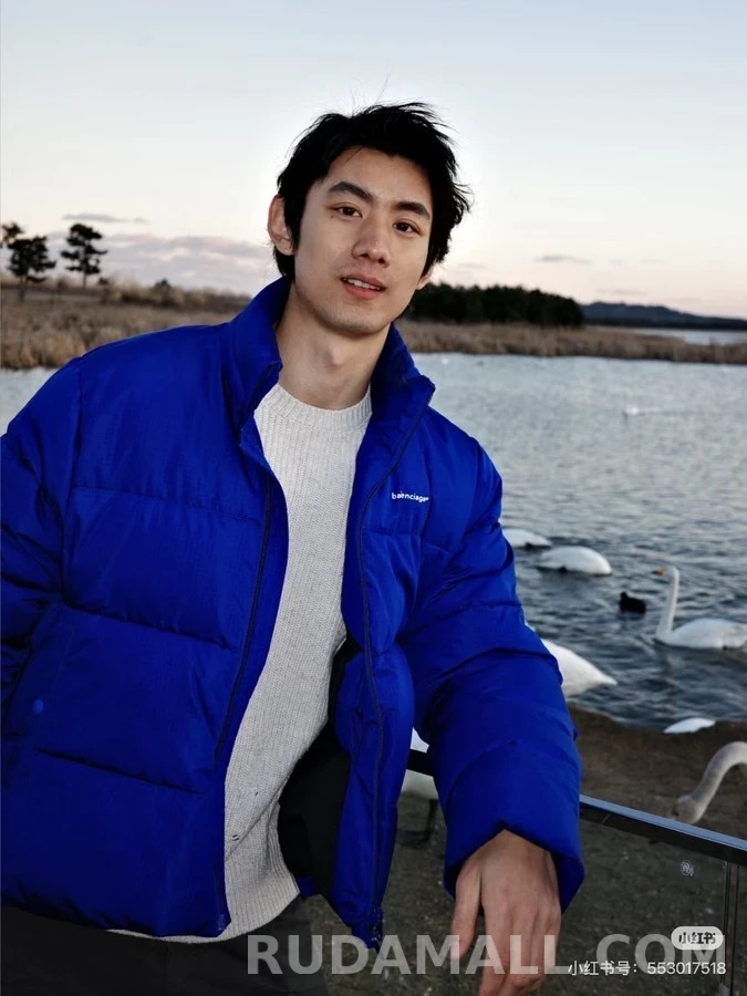 발렌시아가 발렌시아가 언밸런스 패딩 상세 이미지