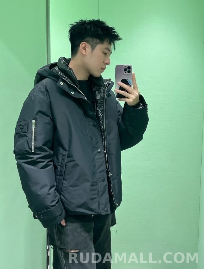 프라다 프라다 로고 후드 다운 재킷 상세 이미지