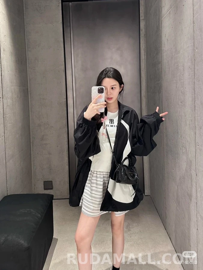 발렌시아가 발렌시아가 대형 로고 윈드브레이커 상세 이미지