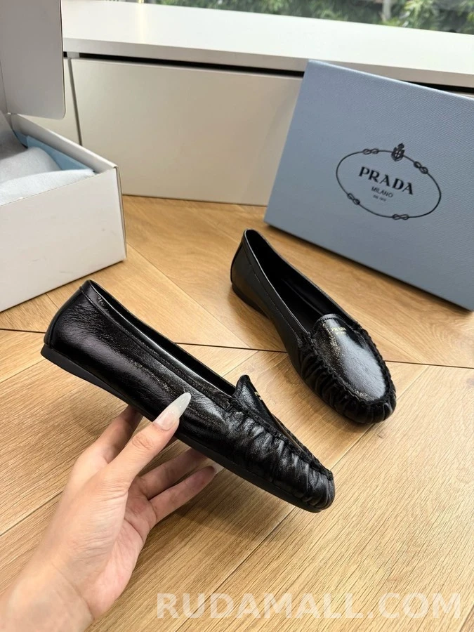 프라다 프라다 주름 페이턴트 로퍼 상세 이미지