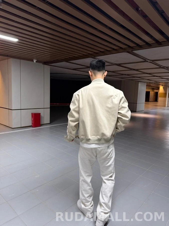 루이비통 루이비통 자수 로고 플라이트 재킷 상세 이미지