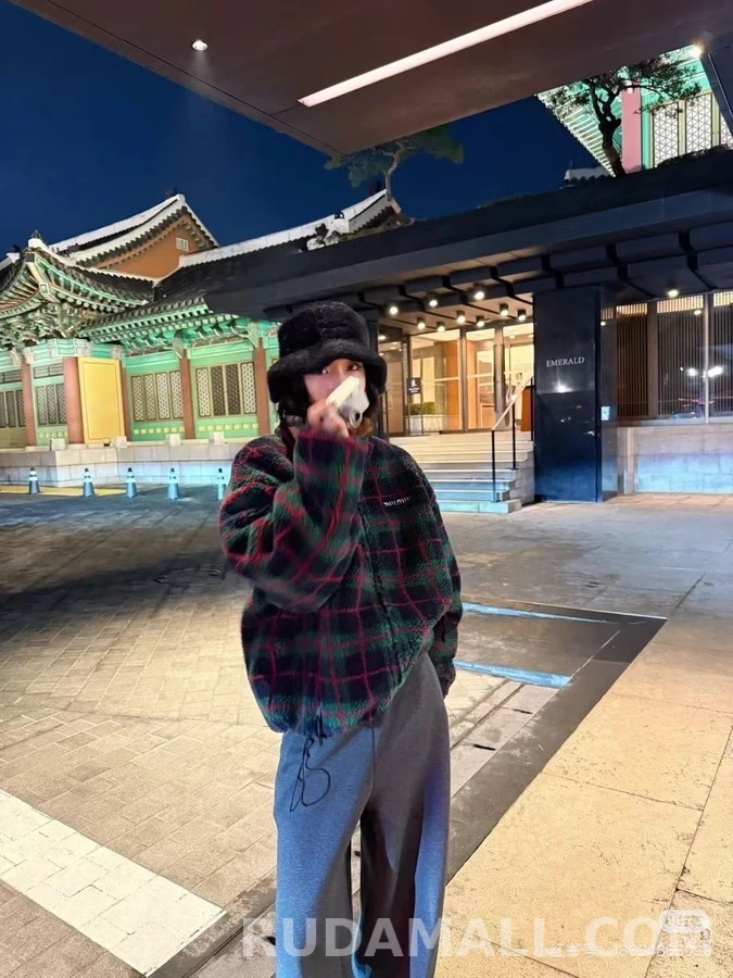 미우미우 미우미우 로고 플래드 플리스 자켓 상세 이미지