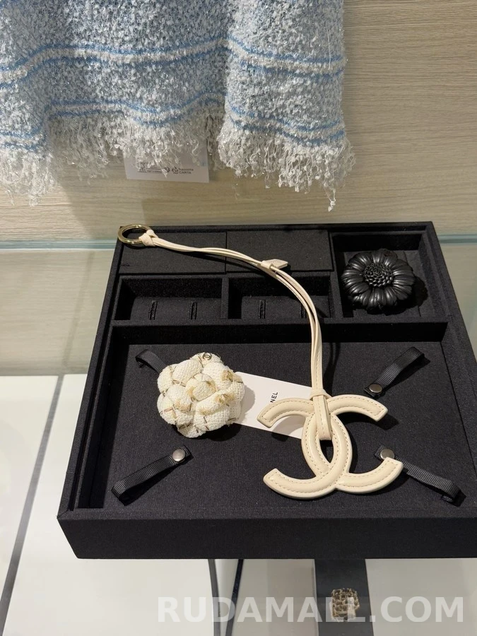 샤넬 샤넬 더블 C 키링 상세 이미지