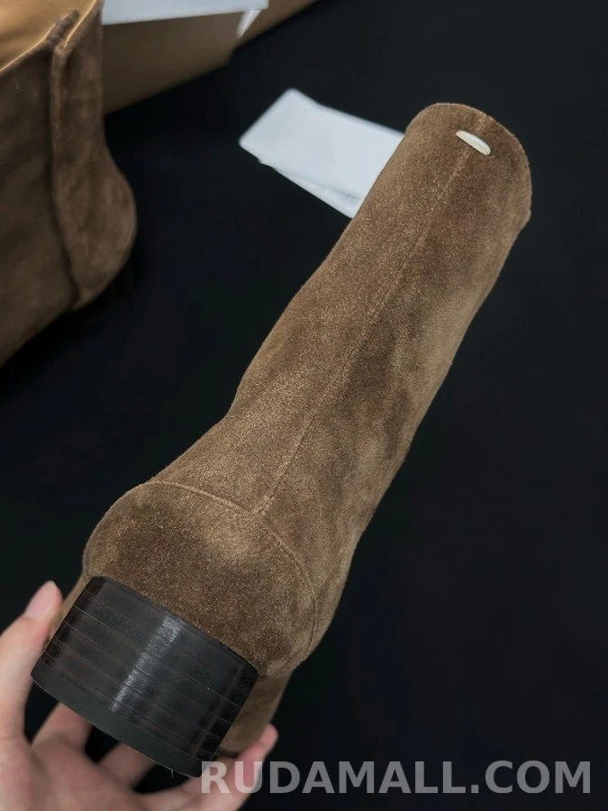 메종 마르지엘라 메종마르지엘라 스웨이드 Tabi 앵클 부츠 상세 이미지