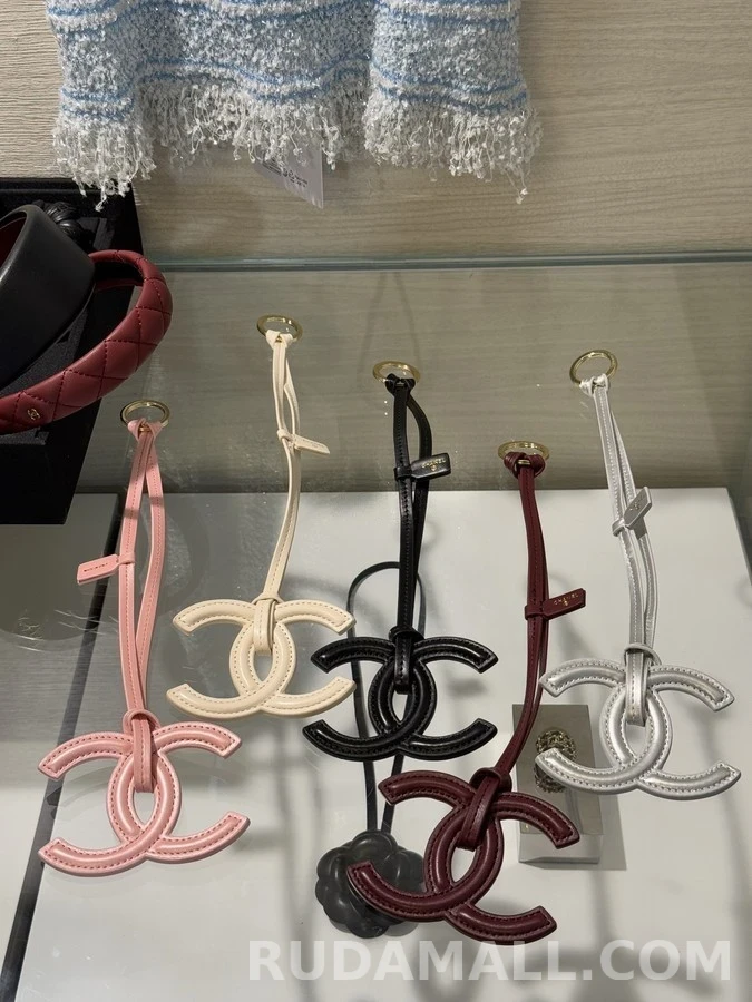 샤넬 샤넬 더블 C 로고 키링 상세 이미지