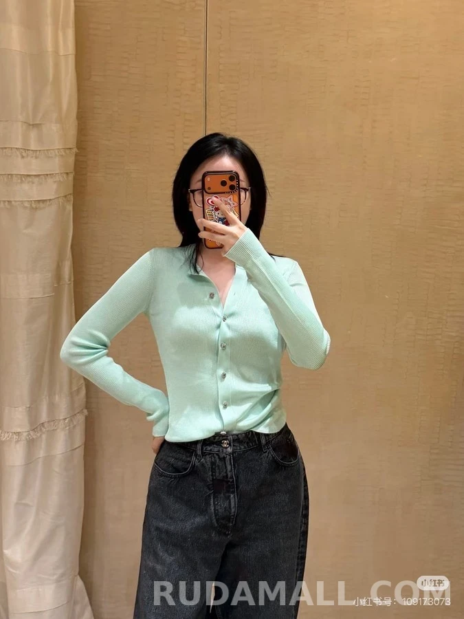 샤넬 샤넬 더블C 메탈 버튼 립 긴팔 티셔츠 상세 이미지