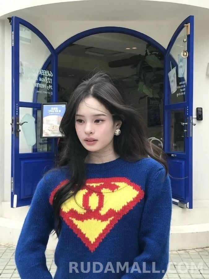 샤넬 샤넬 슈퍼맨 쉴드 더블 C 라운드넥 니트 상세 이미지