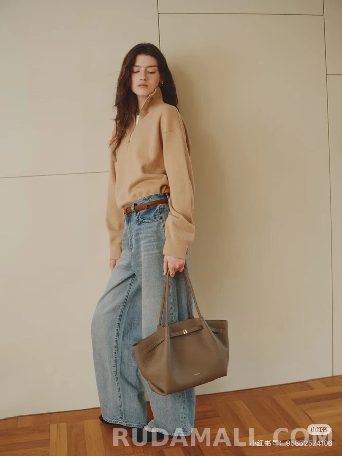 샤넬 샤넬 로고 하프집업 니트 맨투맨 상세 이미지
