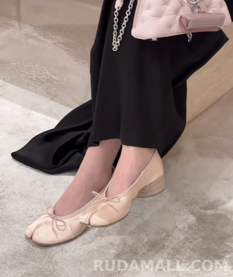 메종 마르지엘라 메종마르지엘라 새틴 타비 리본 블록힐 상세 이미지