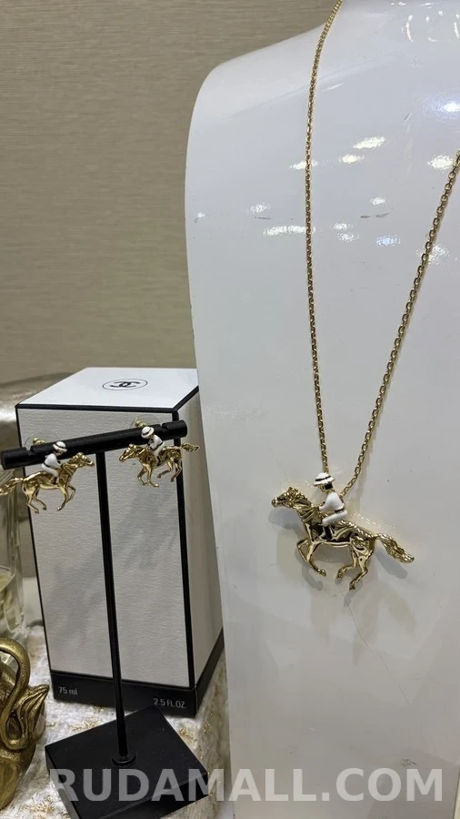 샤넬 샤넬 더블 C 말 기수 에나멜 펜던트 목걸이 상세 이미지