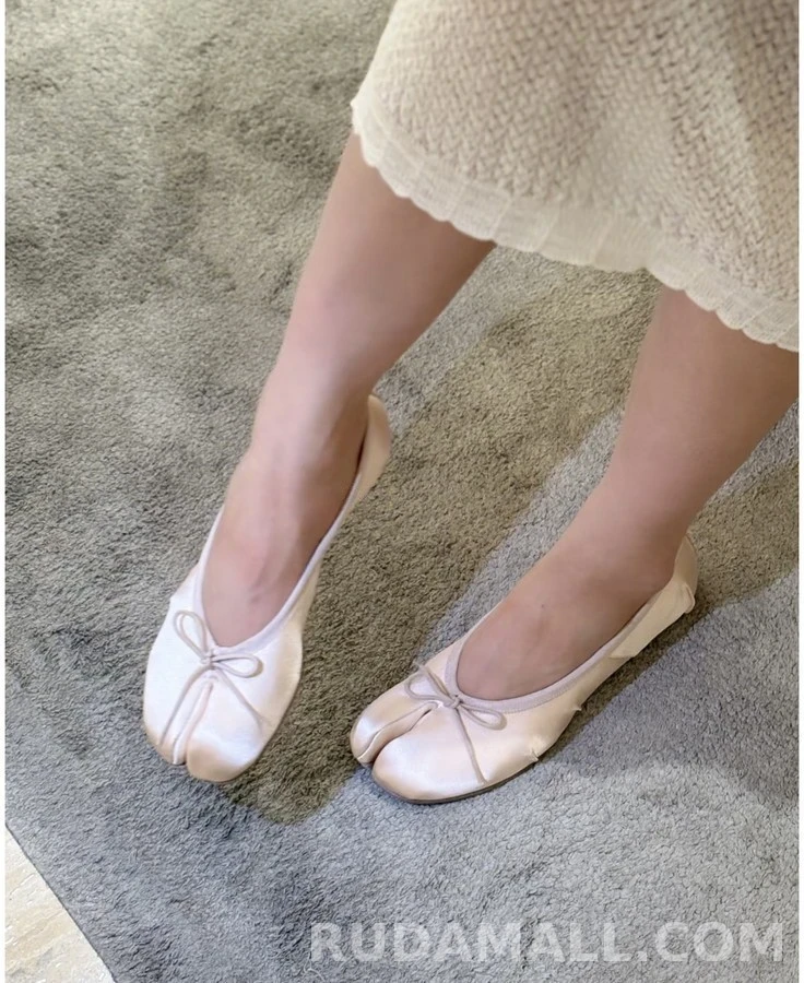 메종 마르지엘라 메종마르지엘라 새틴 보우 타비 플랫 상세 이미지