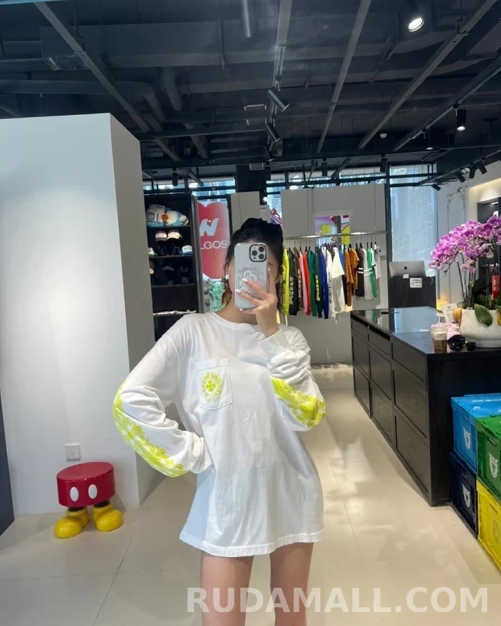 크롬하츠 크롬하츠 형광 고딕 레터링 긴팔 티셔츠 상세 이미지