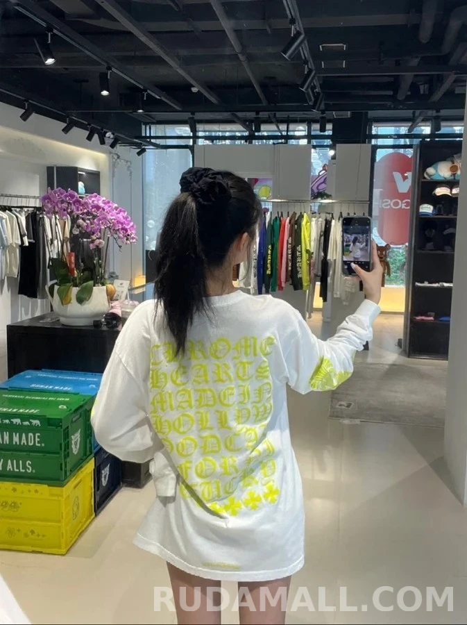 크롬하츠 크롬하츠 형광 고딕 레터링 긴팔 티셔츠 상세 이미지