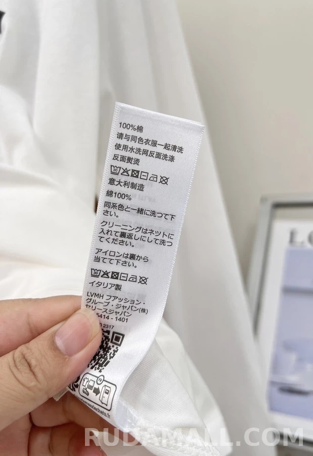 셀린느 셀린느 사자 문양 크롭 긴팔 티셔츠 상세 이미지