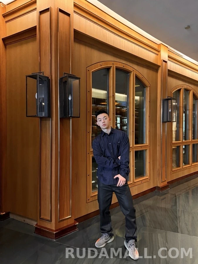프라다 프라다 삼각 로고 셔츠 상세 이미지
