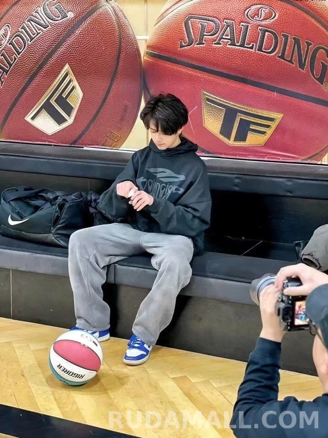 발렌시아가 발렌시아가 워싱 로고 후드티 상세 이미지