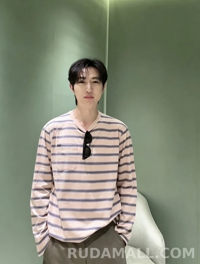 프라다 프라다 스트라이프 디스트로이드 긴팔 티셔츠 상세 이미지