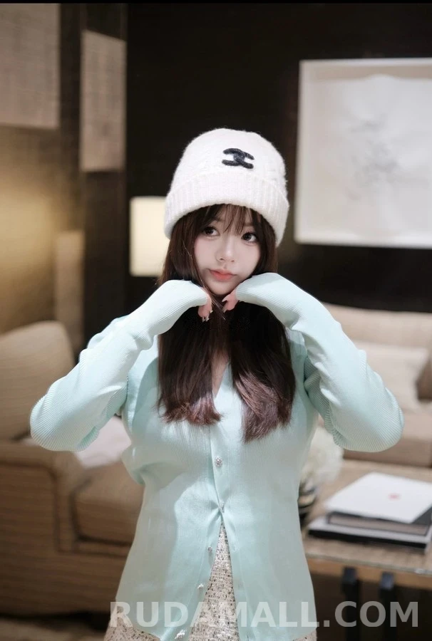 샤넬 샤넬 라운드넥 더블C 버튼 가디건 상세 이미지