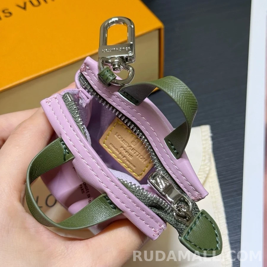루이비통 루이비통 레터링 미니 쇼퍼 키링 상세 이미지