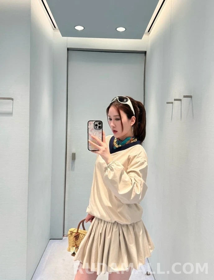 미우미우 미우미우 배색 V넥 나일론 긴팔 티셔츠 상세 이미지