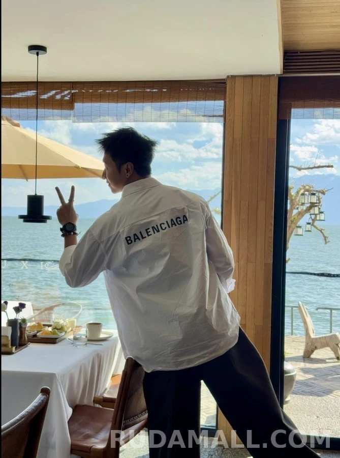 발렌시아가 발렌시아가 클래식 후면 로고 셔츠 상세 이미지