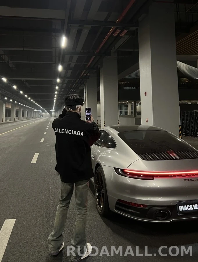 발렌시아가 발렌시아가 후면 레터링 로고 셔츠 상세 이미지