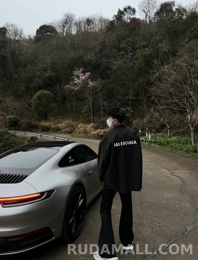발렌시아가 발렌시아가 후면 레터링 로고 셔츠 상세 이미지