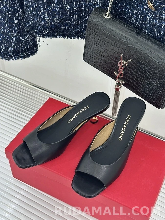페라가모 페라가모 스퀘어 토 이형 메탈 힐 뮬 상세 이미지