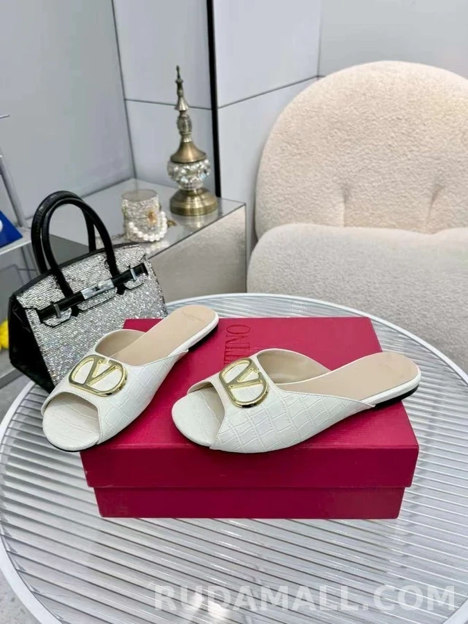 발렌티노 발렌티노 크록 엠보싱 메탈 로고 뮬 샌들 상세 이미지