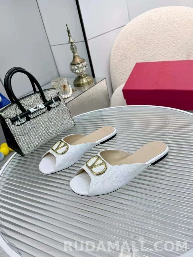 발렌티노 발렌티노 크록 엠보싱 메탈 로고 뮬 샌들 상세 이미지